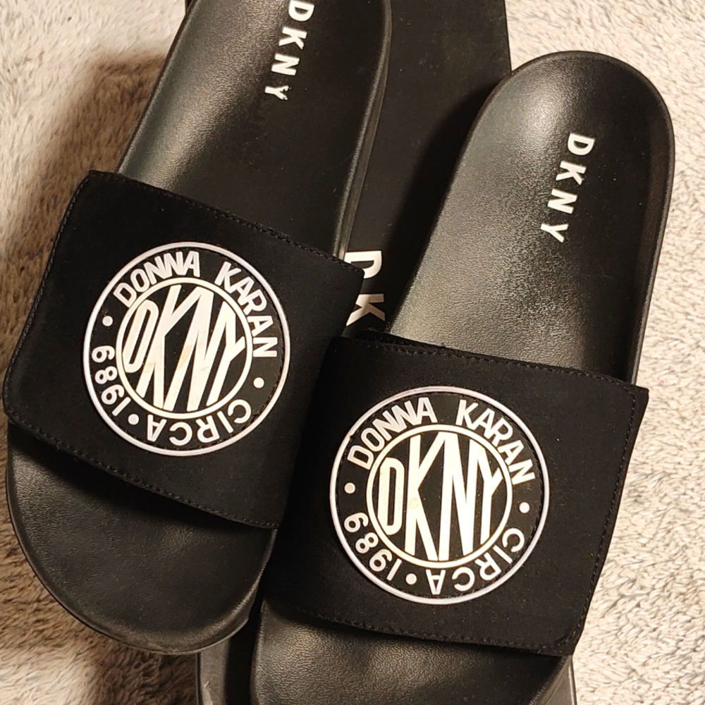 DKNY SLIDES